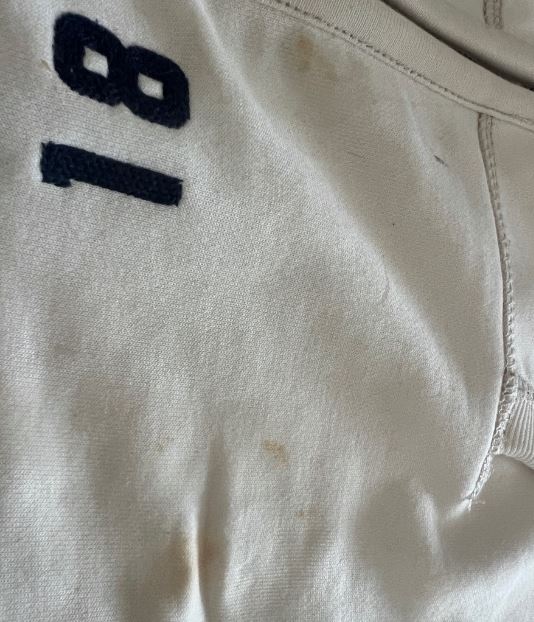 옷을 보관하면서 발생하는 변색과 얼룩 원인과 제거방법!!