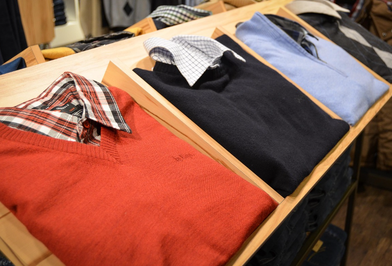 밝아 보이는 옷, 친근한 옷 스타일