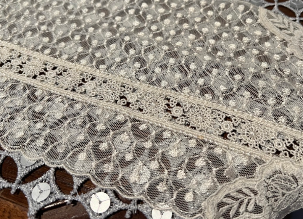 축직물조직, 자수직기 직물, 레이스 직물