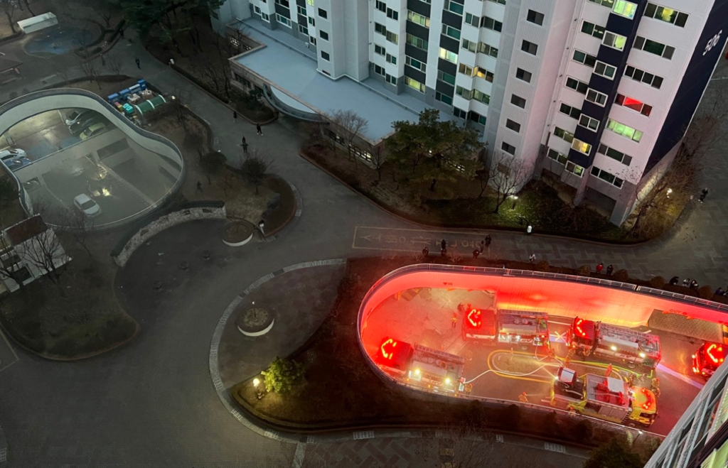 아파트 지하주차장 suv 차량 화재 소방차 28대 출동 놀랐습니다.