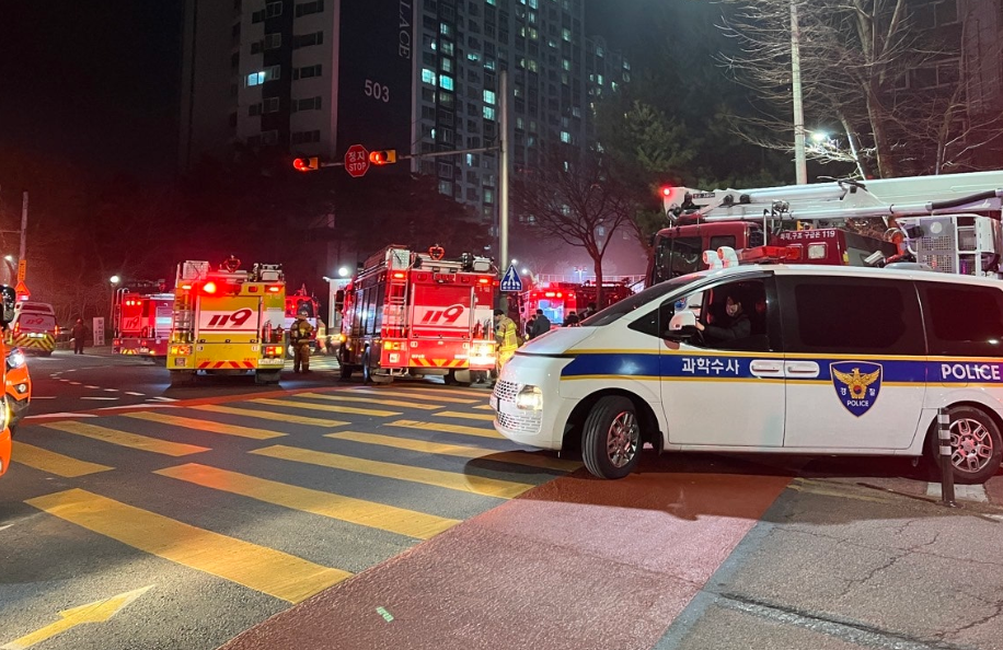 아파트 지하주차장 suv 차량 화재 소방차 28대 출동 놀랐습니다.
