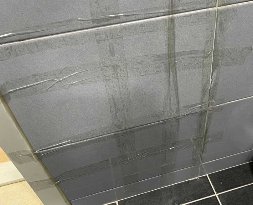 욕실 타일 깨짐 복원 보수 비용 테이프 셀프 교체1